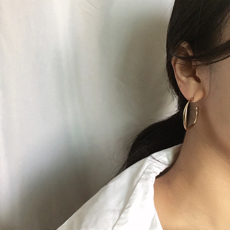 <b><p>Mourning Same day shipp wave Matte earrs</p></b><b><p>無排 即日発送 ウェーブ 艶消し リングピアス 2 色 ボールド ヴィンテージ ガフレンドの贈り物</p></b><br /><br /><p align='center'>