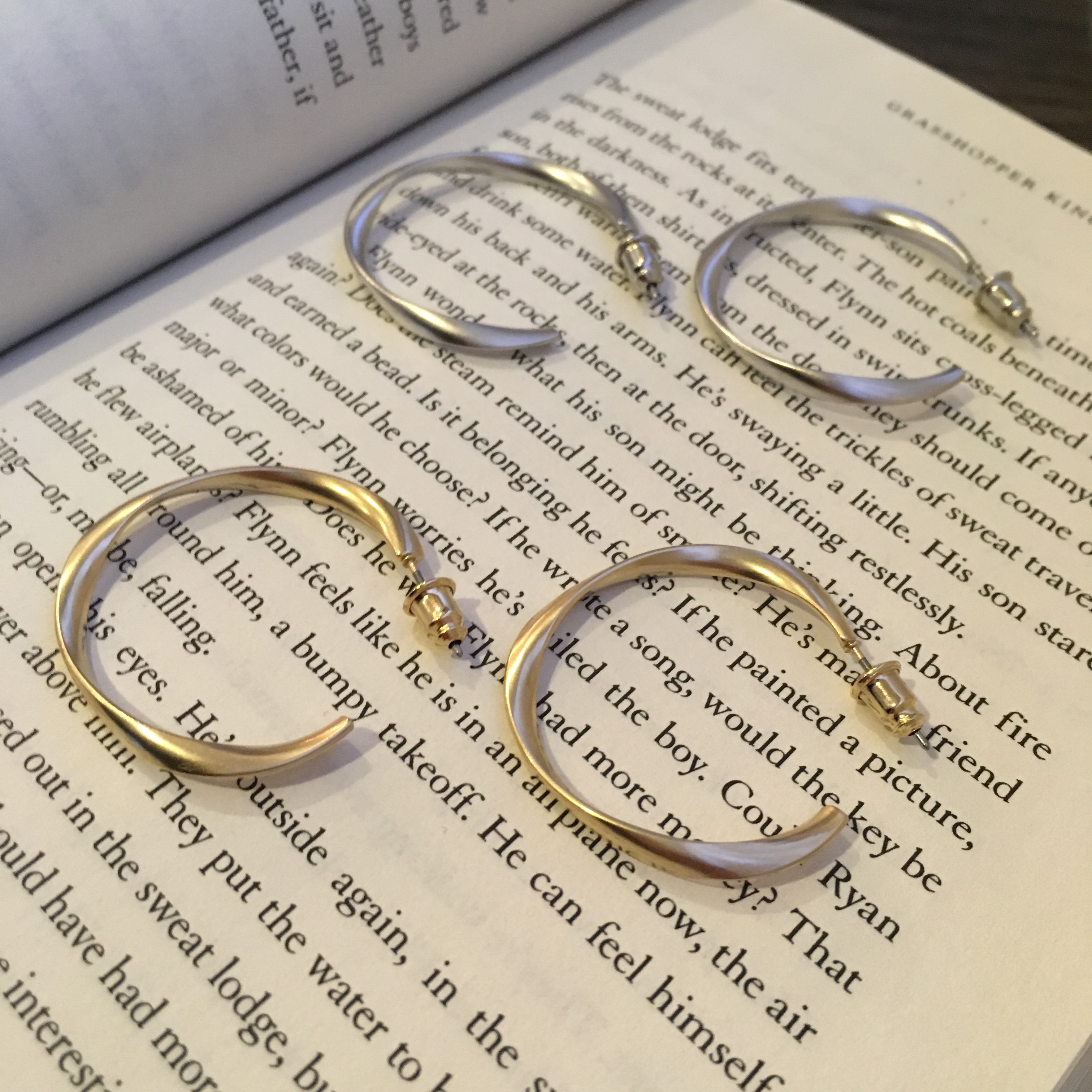 <b><p>Mourning Same day shipp wave Matte earrs</p></b><b><p>無排 即日発送 ウェーブ 艶消し リングピアス 2 色 ボールド ヴィンテージ ガフレンドの贈り物</p></b><br /><br /><p align='center'>