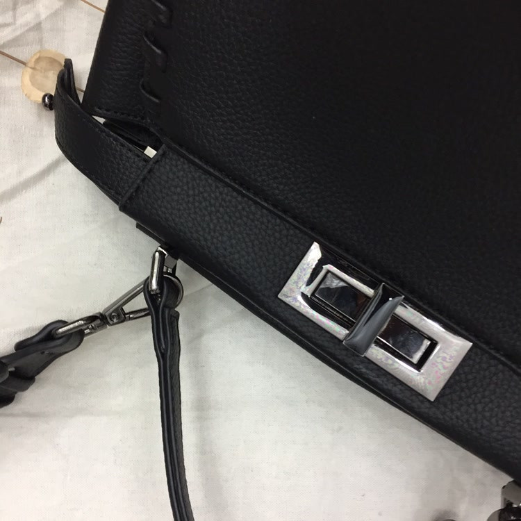 <b><p>Jay tie strap shoulder bag 5color</p></b><b><p>ジェイ結び紐ショルダーバッグ5color</p></b><br /><br /><p align='center'>