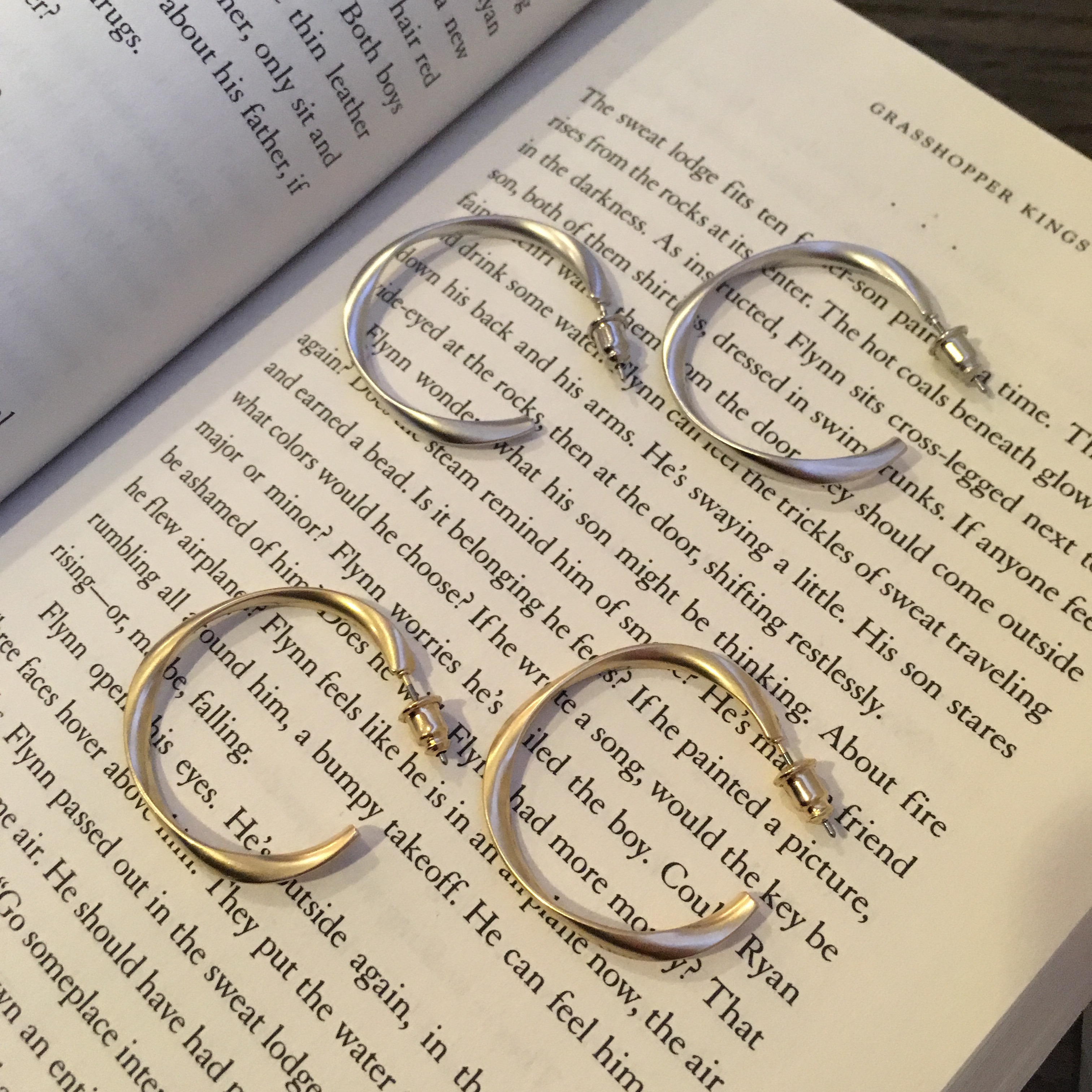 <b><p>Mourning Same day shipp wave Matte earrs</p></b><b><p>無排 即日発送 ウェーブ 艶消し リングピアス 2 色 ボールド ヴィンテージ ガフレンドの贈り物</p></b><br /><br /><p align='center'>