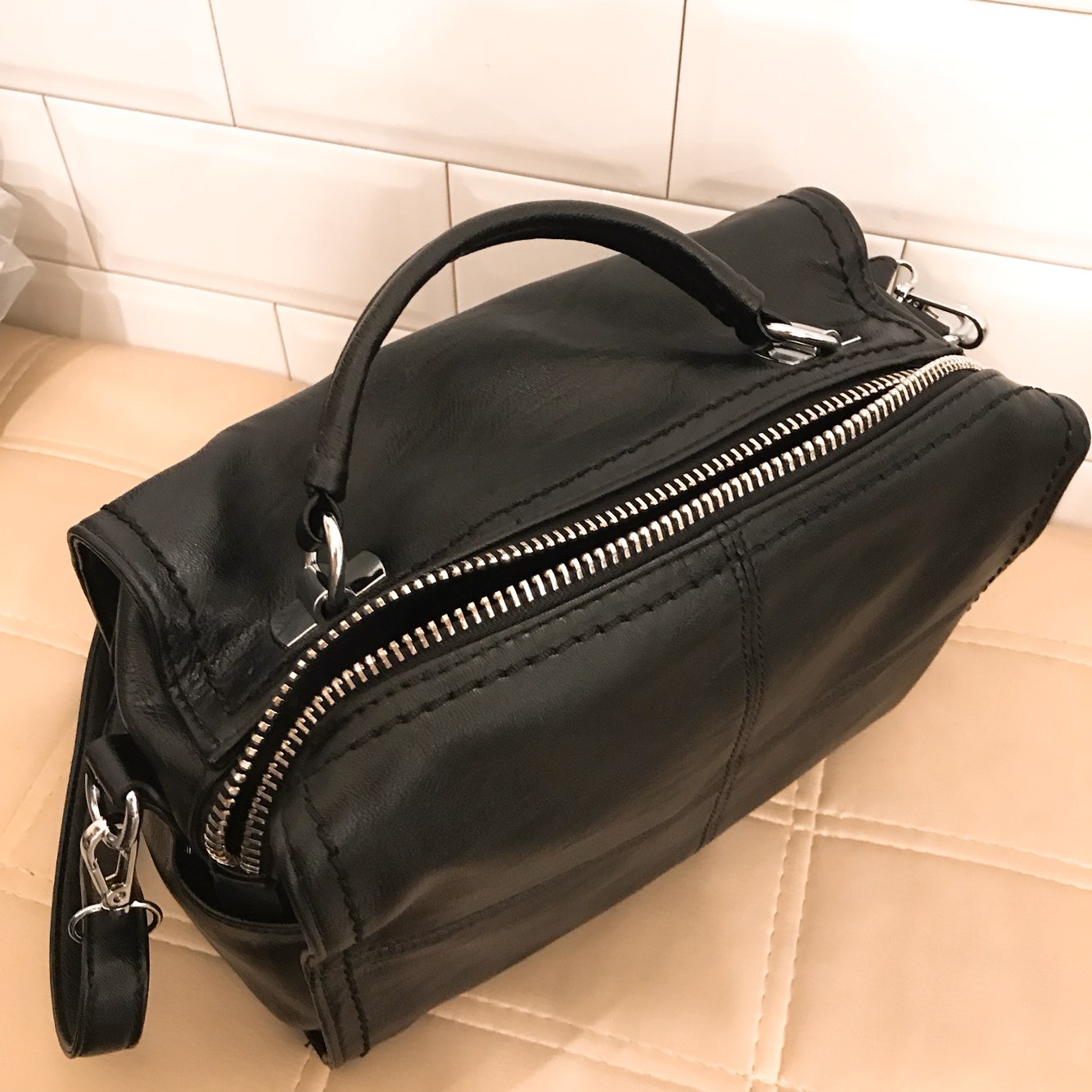 <b><p>Daily back 2color Modern chic Charming style</p></b><b><p>デイリーバック2colorモダンシックな魅力のあるスタイルの女性のコーディネートカジュアルビッグバッ</p></b><br /><br /><p align='center'>