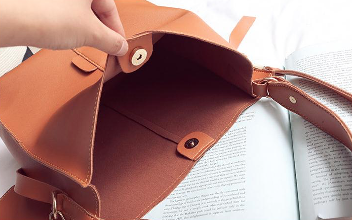 <b><p>Daily Leather Should Bag sic Rsonable Modn</p></b><b><p>デイリーレザーショルダーバッグベーシックバック合理的なモダンシック軽い基本ポーチセットクロスバックバ</p></b><br /><br /><p align='center'>