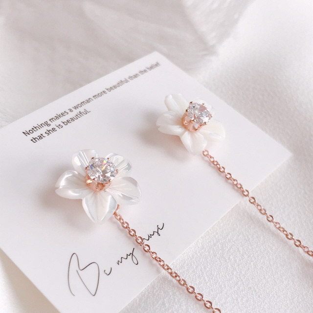 <b><p>White Lotus flower Mh-Daughr earring Two</p></b><b><p>ホワイト ロータス フラワー 螺鈿 イヤリング ツーウェイ キュービック ドロップ</p></b><br /><br /><p align='center'>