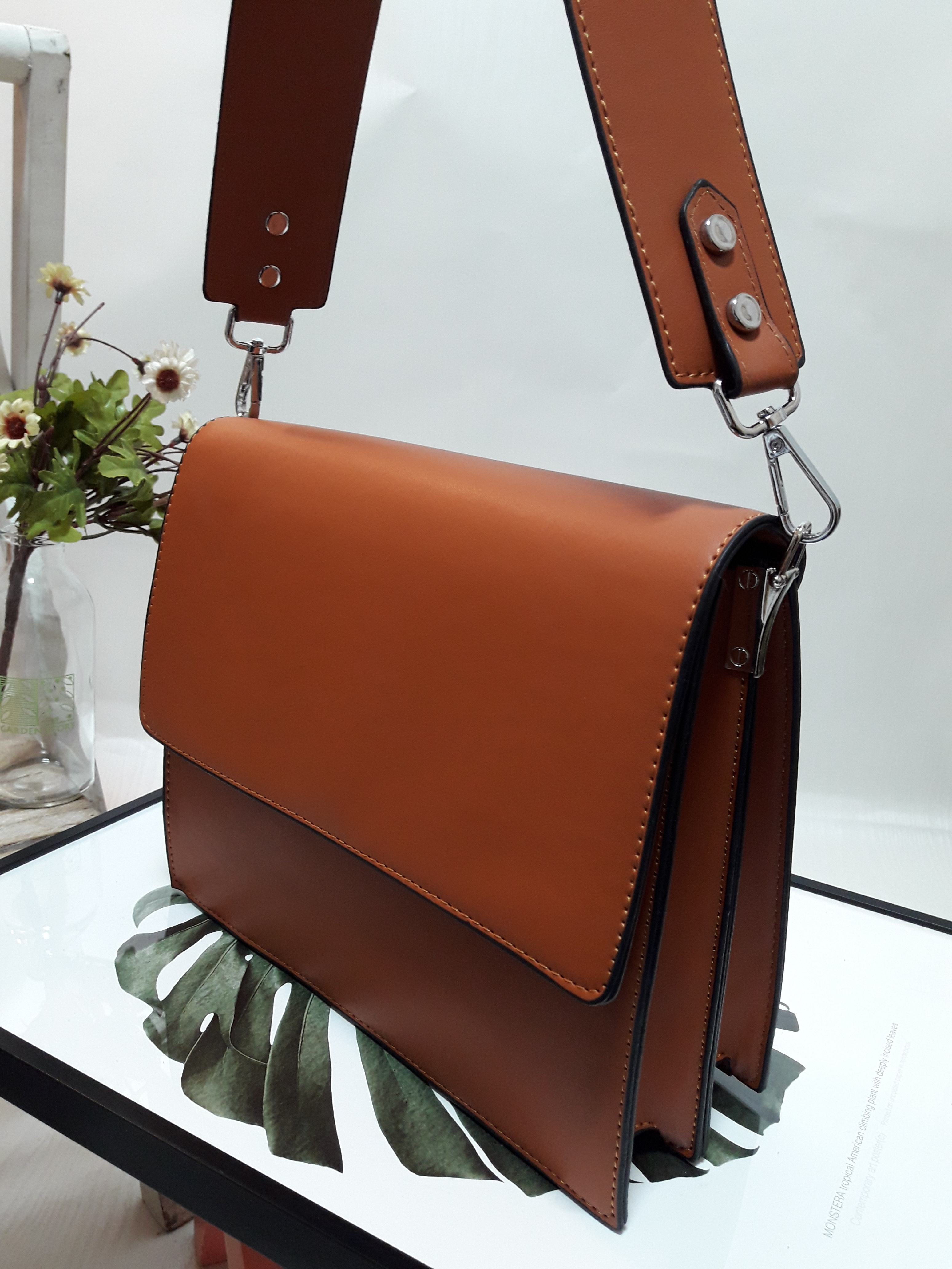 <b><p>Formal Square Daily Shoulder Bag Stylish</p></b><b><p>フォーマルスクエアデイリーショルダーバッグ洗練されたバケットバックスーツデートルック結婚式スター市し</p></b><br /><br /><p align='center'>