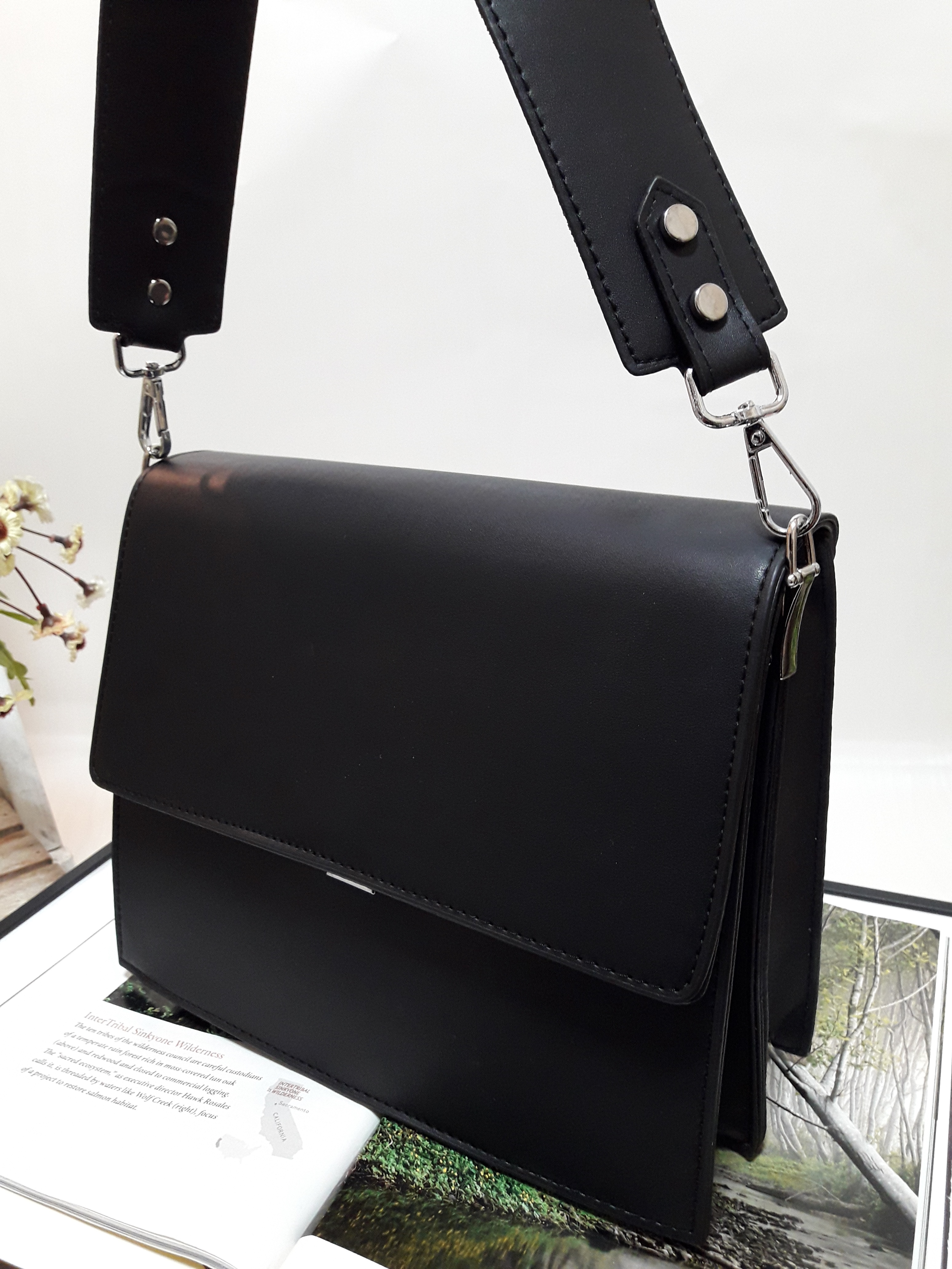 <b><p>Formal Square Daily Shoulder Bag Stylish</p></b><b><p>フォーマルスクエアデイリーショルダーバッグ洗練されたバケットバックスーツデートルック結婚式スター市し</p></b><br /><br /><p align='center'>