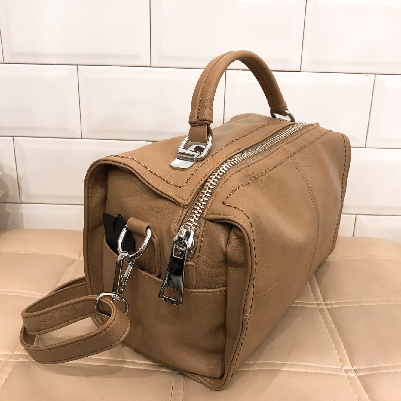 <b><p>Daily back 2color Modern chic Charming style</p></b><b><p>デイリーバック2colorモダンシックな魅力のあるスタイルの女性のコーディネートカジュアルビッグバッ</p></b><br /><br /><p align='center'>