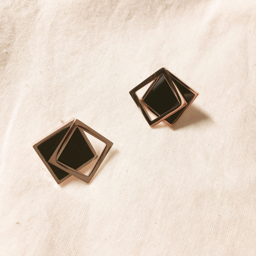<b><p>Luce Surge Onyx Square Erings LKJ1010 female</p></b><b><p>ルーチェ 書かれているカールオニキススクエアピアス LKJ1010 女性 魅力的な</p></b><br /><br /><p align='center'>