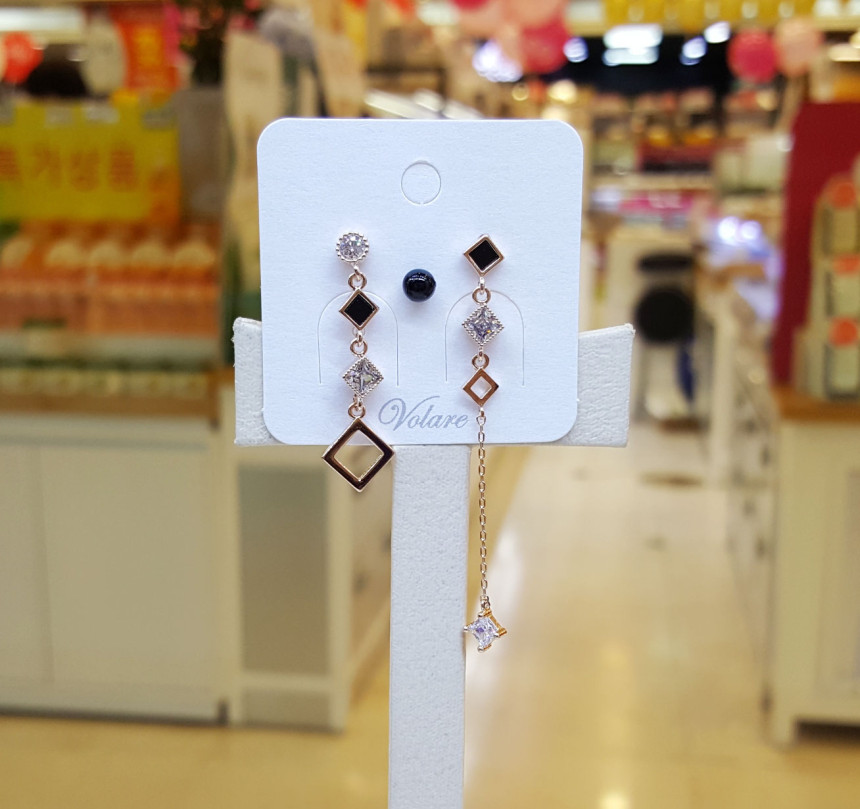 <b><p>Bollare Rhombus Drop Erings onyx SPE342 The</p></b><b><p>ボラレ 菱形ドロップイヤリング2 オニキス SPE342 ディテールがきれい ヨリヨリコーネート</p></b><br /><br /><p align='center'>