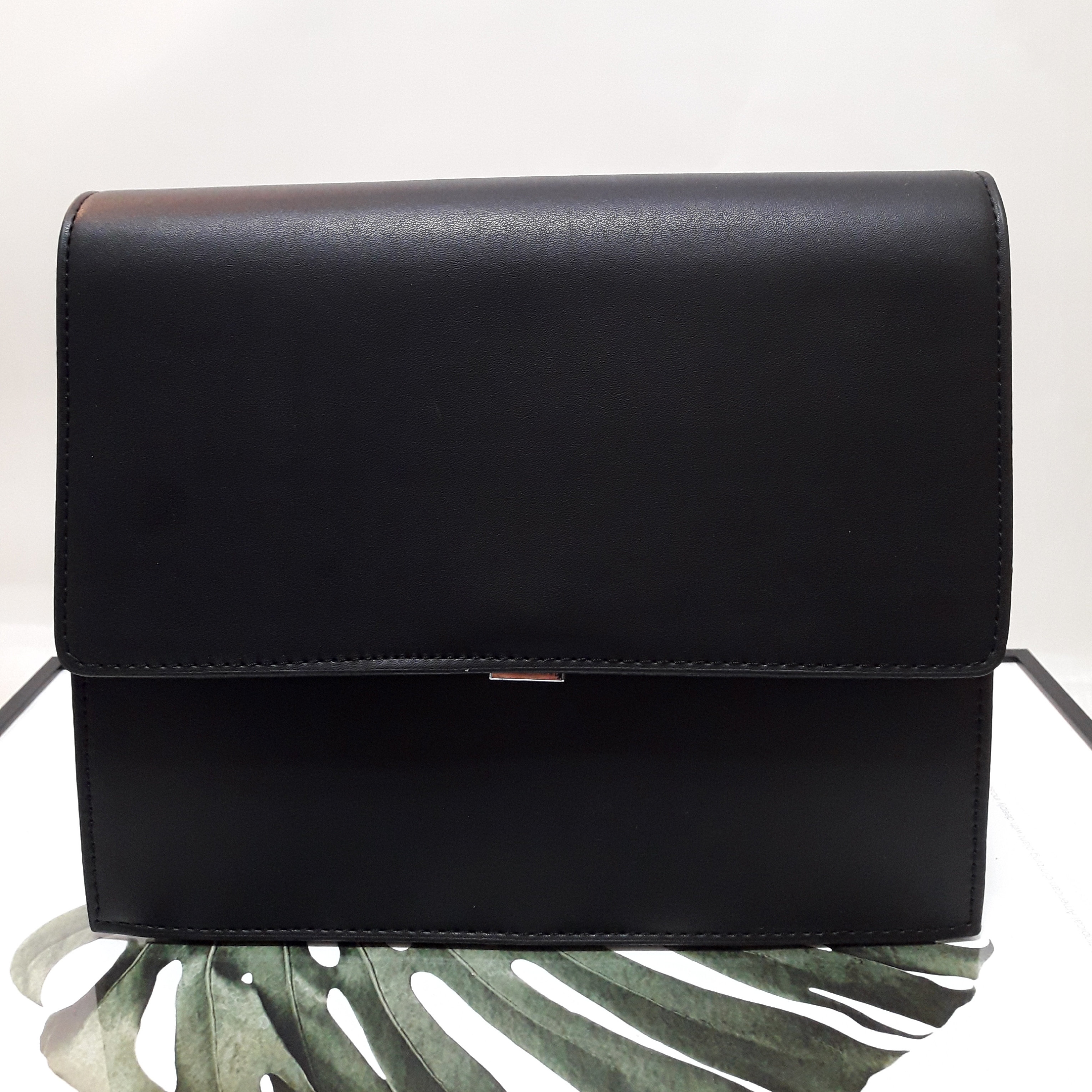 <b><p>Formal Square Daily Shoulder Bag Stylish</p></b><b><p>フォーマルスクエアデイリーショルダーバッグ洗練されたバケットバックスーツデートルック結婚式スター市し</p></b><br /><br /><p align='center'>