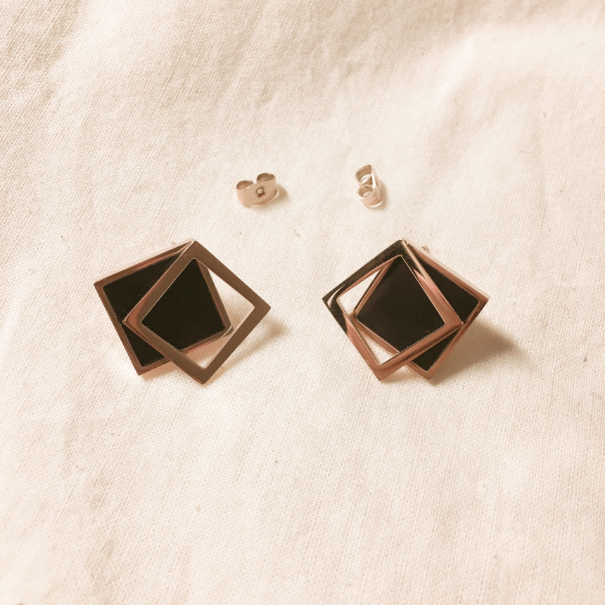 <b><p>Luce Surge Onyx Square Erings LKJ1010 female</p></b><b><p>ルーチェ 書かれているカールオニキススクエアピアス LKJ1010 女性 魅力的な</p></b><br /><br /><p align='center'>
