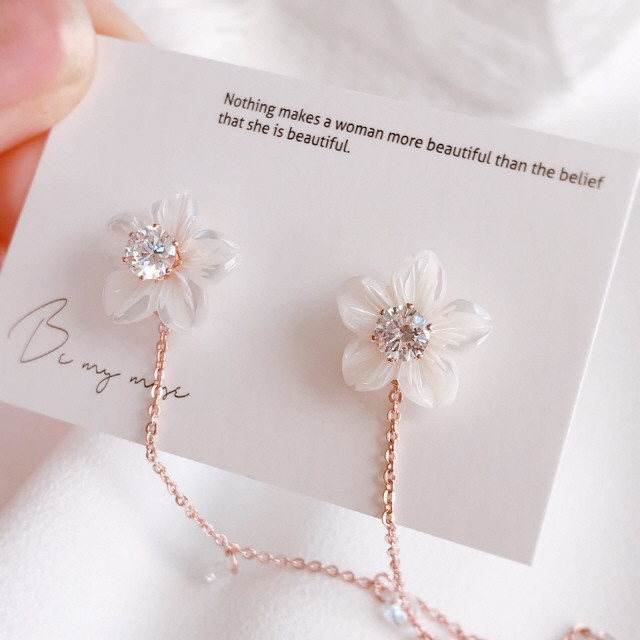 <b><p>White Lotus flower Mh-Daughr earring Two</p></b><b><p>ホワイト ロータス フラワー 螺鈿 イヤリング ツーウェイ キュービック ドロップ</p></b><br /><br /><p align='center'>