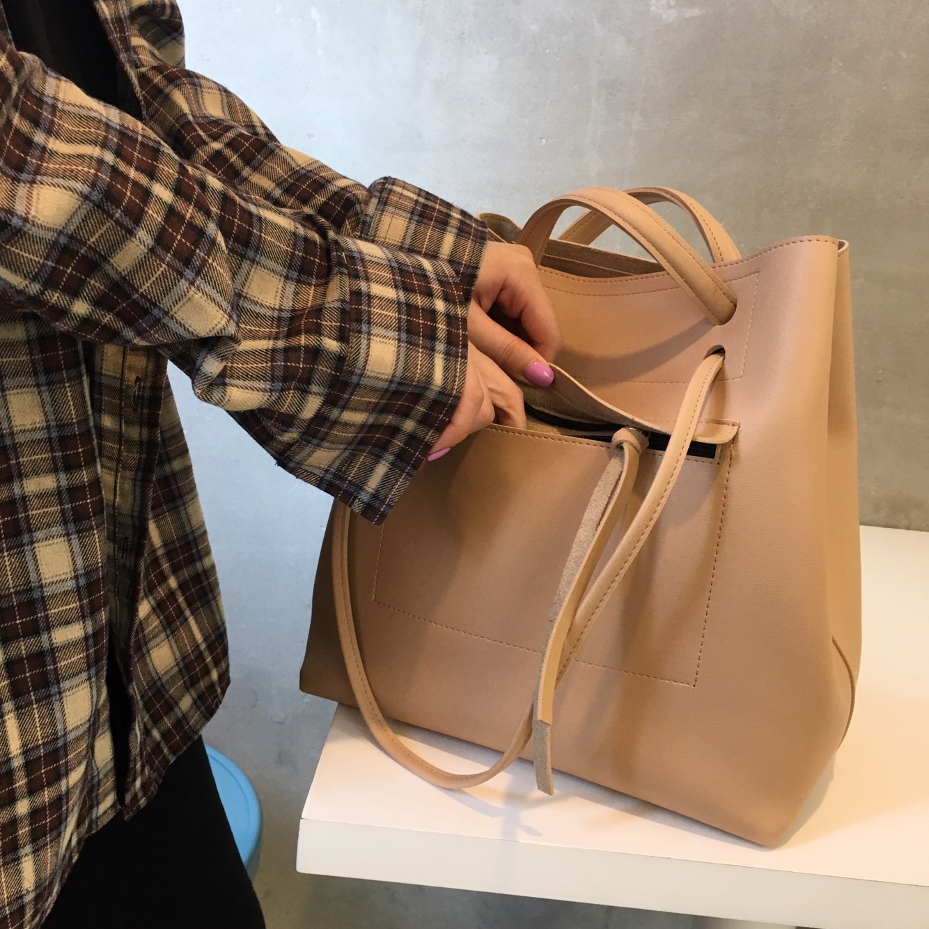 <b><p>Fe Shipping Daily Two-Way Suits Tote oulder</p></b><b><p>送料無料デイリーツーウェイボクジョリトートショルダーショッパービッグバッグ広い収納スペースリアルレザ</p></b><br /><br /><p align='center'>