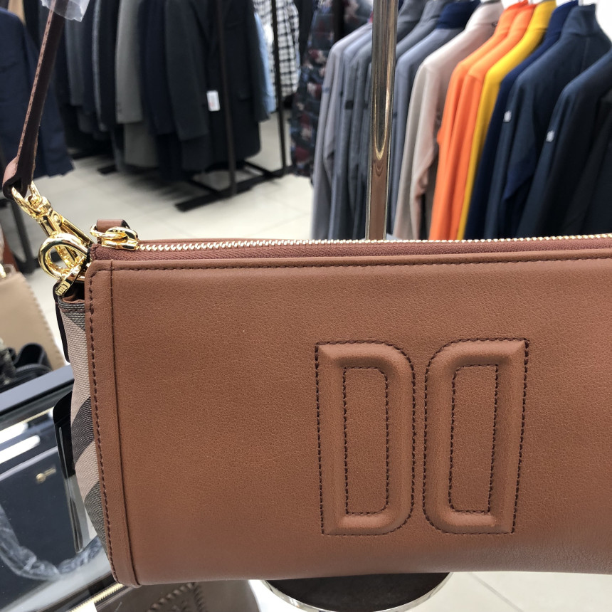 <b><p>Dachshund Brown Check Color Leatr Small Shoulder</p></b><b><p>ダックスブラウンチェック配色レザースモールショルダーバッグOCBA6FC41BW</p></b><br /><br /><p align='center'>