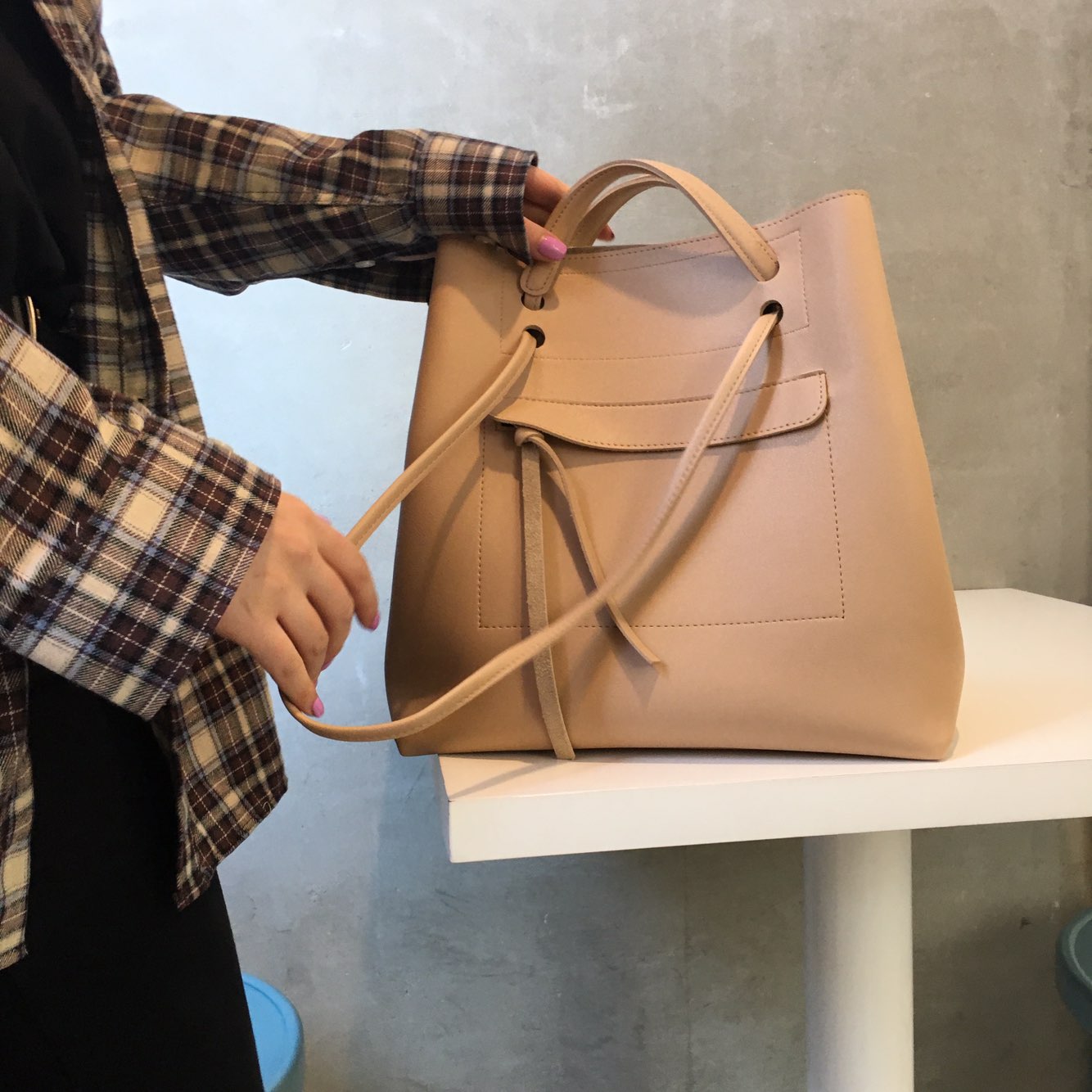 <b><p>Fe Shipping Daily Two-Way Suits Tote oulder</p></b><b><p>送料無料デイリーツーウェイボクジョリトートショルダーショッパービッグバッグ広い収納スペースリアルレザ</p></b><br /><br /><p align='center'>