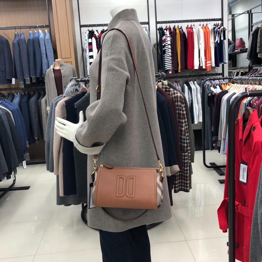 <b><p>Dachshund Brown Check Color Leatr Small Shoulder</p></b><b><p>ダックスブラウンチェック配色レザースモールショルダーバッグOCBA6FC41BW</p></b><br /><br /><p align='center'>