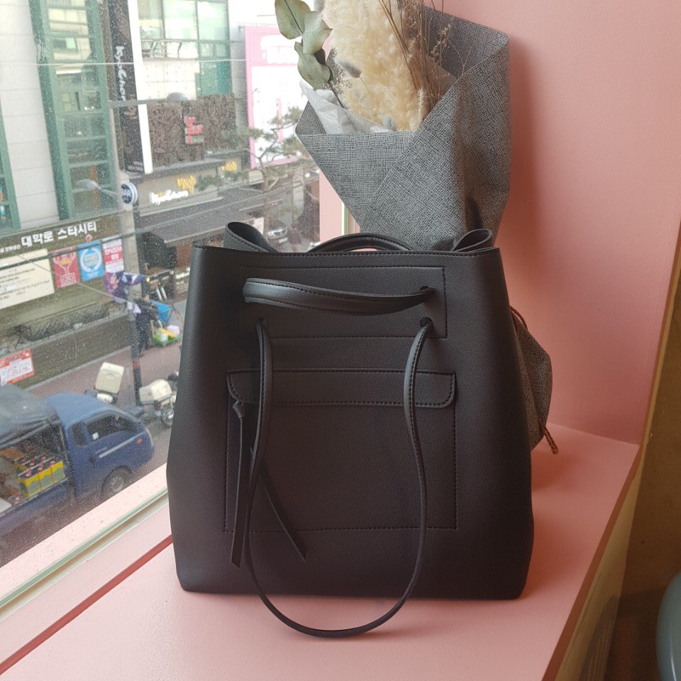 <b><p>Fe Shipping Daily Two-Way Suits Tote oulder</p></b><b><p>送料無料デイリーツーウェイボクジョリトートショルダーショッパービッグバッグ広い収納スペースリアルレザ</p></b><br /><br /><p align='center'>