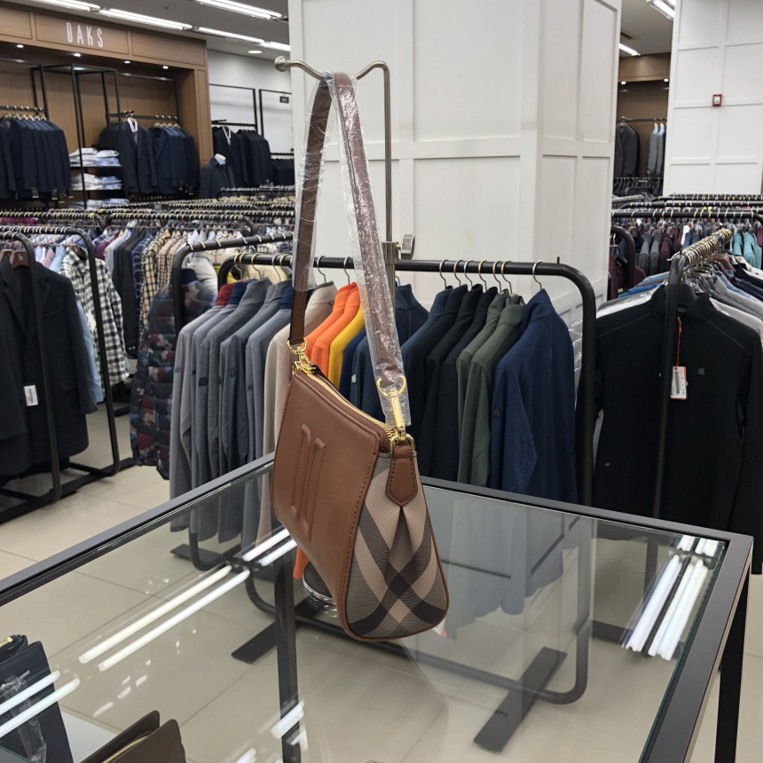 <b><p>Dachshund Brown Check Color Leatr Small Shoulder</p></b><b><p>ダックスブラウンチェック配色レザースモールショルダーバッグOCBA6FC41BW</p></b><br /><br /><p align='center'>