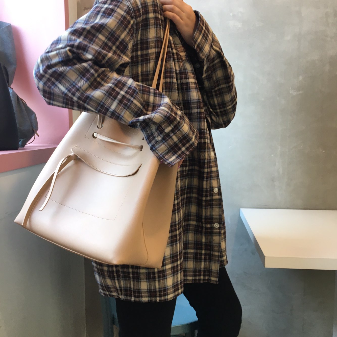 <b><p>Fe Shipping Daily Two-Way Suits Tote oulder</p></b><b><p>送料無料デイリーツーウェイボクジョリトートショルダーショッパービッグバッグ広い収納スペースリアルレザ</p></b><br /><br /><p align='center'>