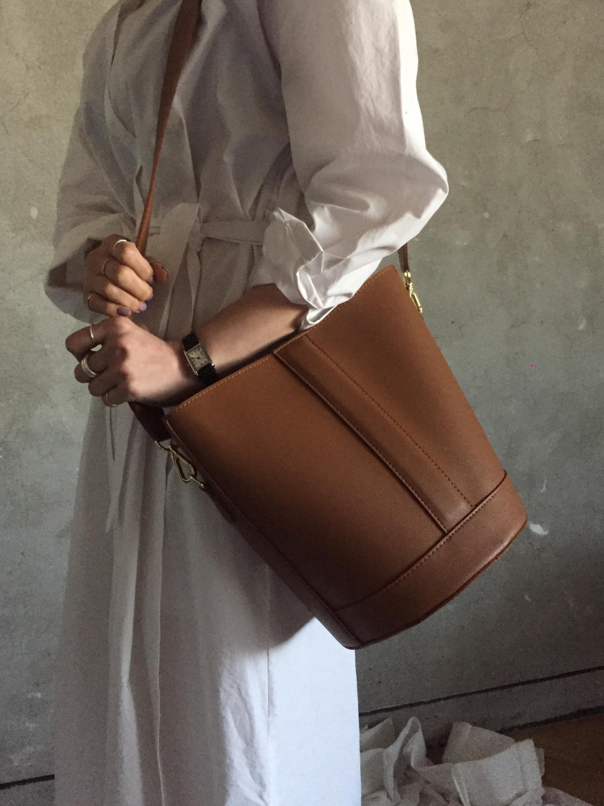 <b><p>Simple Herb Buckets 20's Womens Neat Design</p></b><b><p>シンプルヘルバケット20代の女性すっきりとしたデザインゆったりサイズの収納かわいいショルダーバッグ断</p></b><br /><br /><p align='center'>