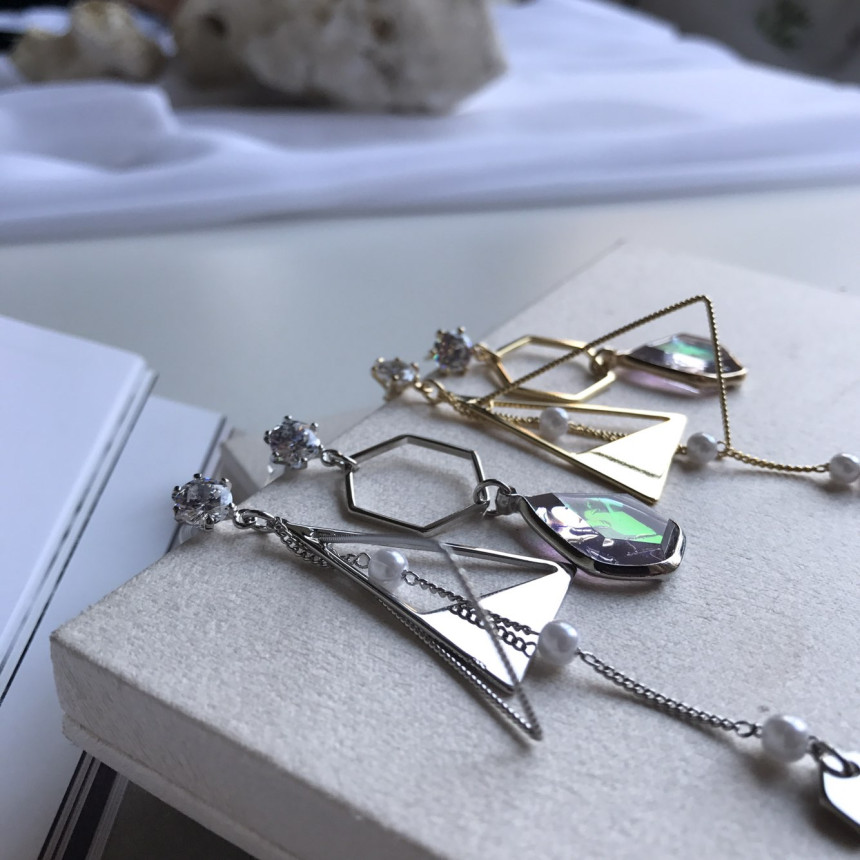 <b><p>Demang Cubic Sequins Unknown Drop earri Lce</p></b><b><p>ディマン キュービック スパンコール オンバル ドロップ イヤリング ランス ユニーク</p></b><br /><br /><p align='center'>