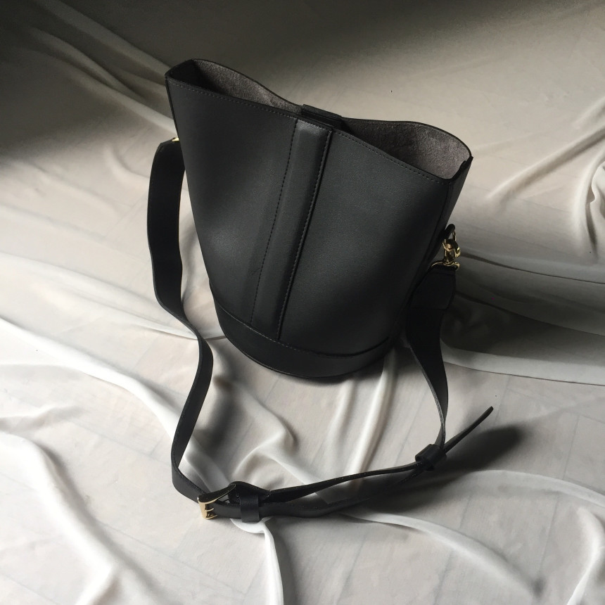 <b><p>Simple Herb Buckets 20's Womens Neat Design</p></b><b><p>シンプルヘルバケット20代の女性すっきりとしたデザインゆったりサイズの収納かわいいショルダーバッグ断</p></b><br /><br /><p align='center'>