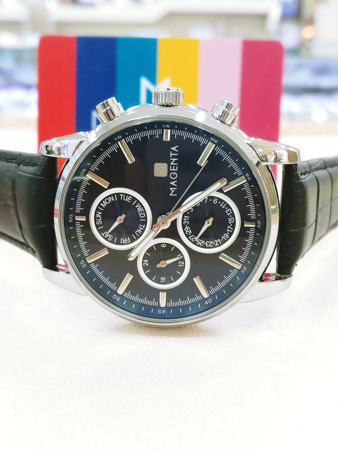 <b><p>MAGENTA Men's leather clock S111.05.BK.LT</p></b><b><p>マゼンタ メンズレザー 時計 S111.05.BK.LT 高品位なスタイリング モダンファッション</p></b><br /><br /><p align='center'>