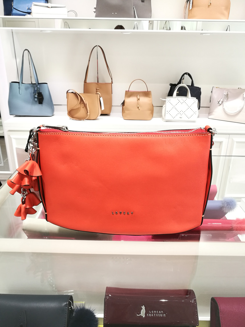 <b><p>LOVECAT Shoulder bag LHSHS014BLLC Casual</p></b><b><p>ロブケトショルダーバッグLHSHS014BLLCカジュアルな洗練されたファッション実用性の良いバッグ</p></b><br /><br /><p align='center'>