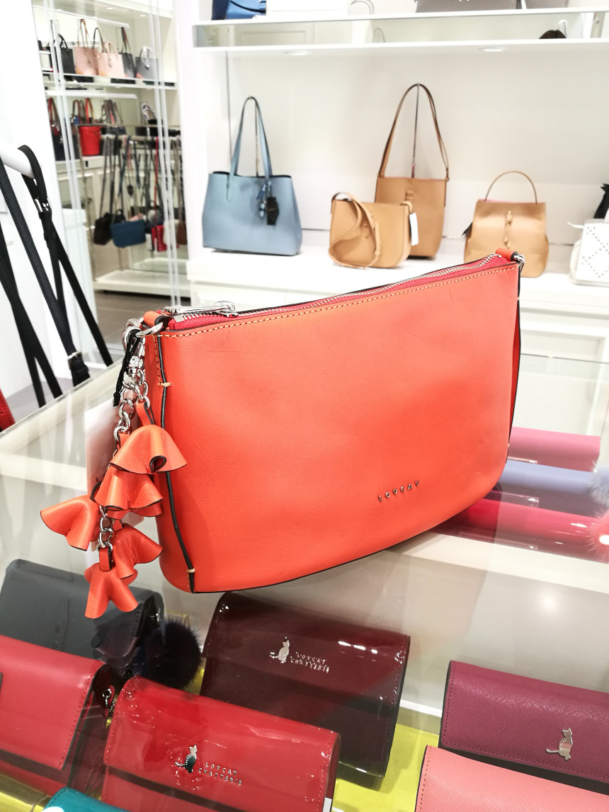 <b><p>LOVECAT Shoulder bag LHSHS014BLLC Casual</p></b><b><p>ロブケトショルダーバッグLHSHS014BLLCカジュアルな洗練されたファッション実用性の良いバッグ</p></b><br /><br /><p align='center'>