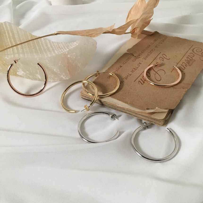 <b><p>Aomi Simple Modern Drop earring 3color Bl</p></b><b><p>青海 シンプルモダン ドロップ イヤリング 3色 ケバケバ 輝く 魅力のあるスタイル</p></b><br /><br /><p align='center'>