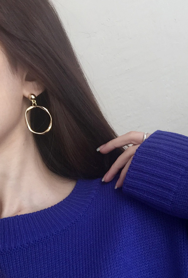 <b><p>Gold ring ears 1447 Formal styl Luxuous Run</p></b><b><p>ゴールドリングイヤリング 1447年 格式あるスタイ 豪華な ランデザイン ワンポトコーディネート</p></b><br /><br /><p align='center'>