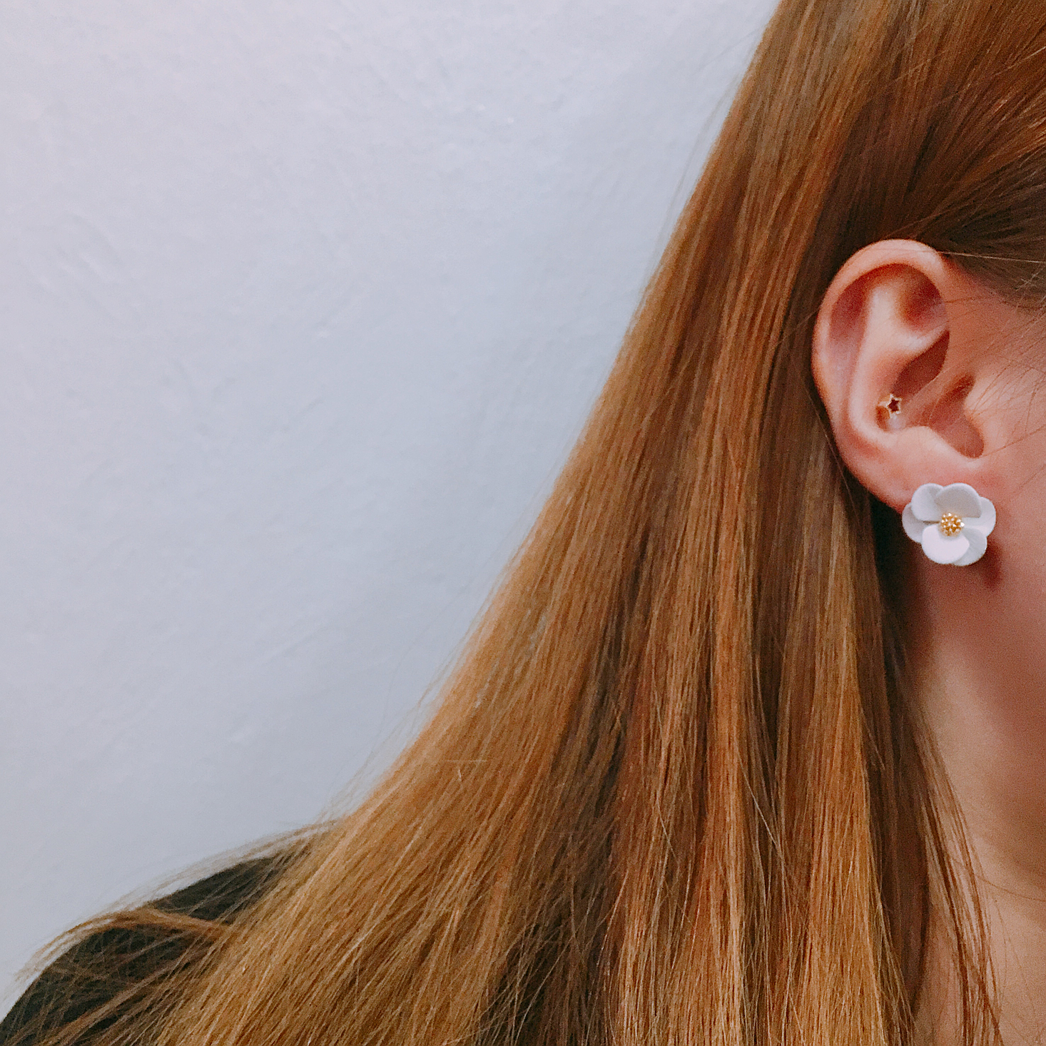 <b><p>Luce White Flower Earrings LKJ1142 attractive</p></b><b><p>ルーチェ ホワイトフラワーイヤリング LKJ1142 魅力的な ウンチム 一つだけで説得力の</p></b><br /><br /><p align='center'>