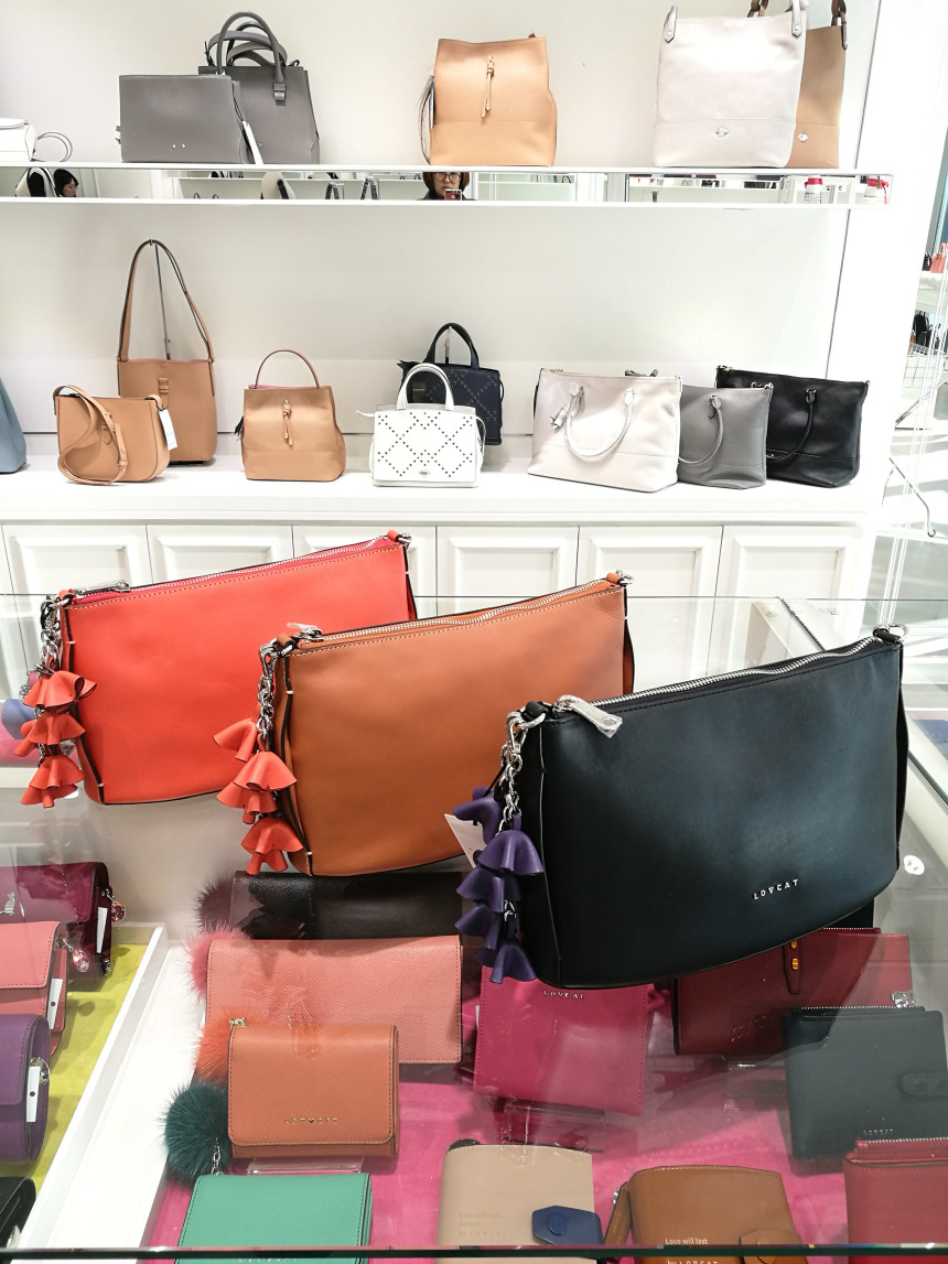 <b><p>LOVECAT Shoulder bag LHSHS014BLLC Casual</p></b><b><p>ロブケトショルダーバッグLHSHS014BLLCカジュアルな洗練されたファッション実用性の良いバッグ</p></b><br /><br /><p align='center'>