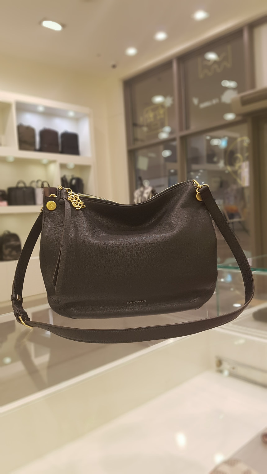 <b><p>Louis Quatorze Nural Hobo Shape lder Bag</p></b><b><p>ルイカトジュナチュラルなホーボーシェイプショルダーバッグHL3LO06BL</p></b><br /><br /><p align='center'>