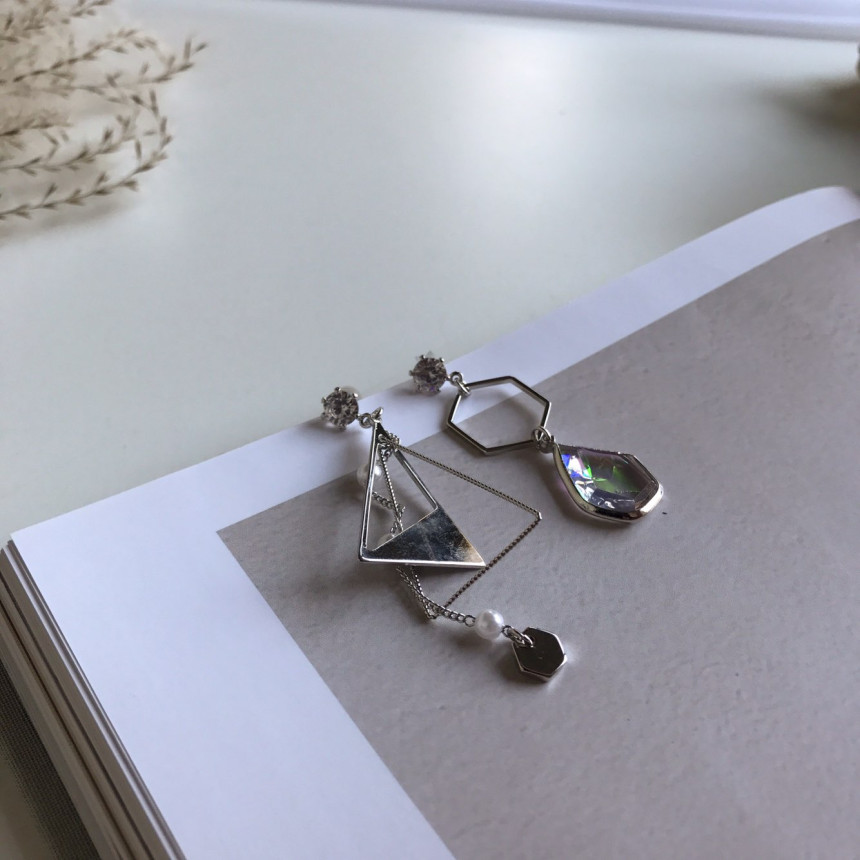 <b><p>Demang Cubic Sequins Unknown Drop earri Lce</p></b><b><p>ディマン キュービック スパンコール オンバル ドロップ イヤリング ランス ユニーク</p></b><br /><br /><p align='center'>