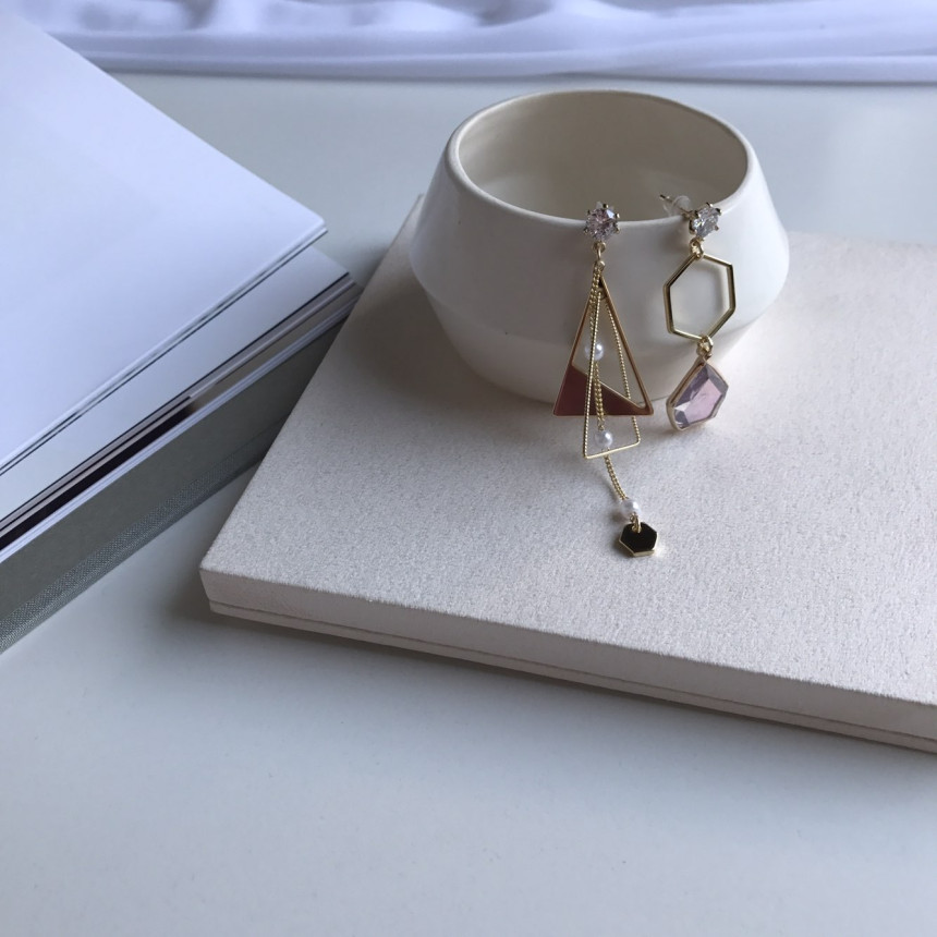 <b><p>Demang Cubic Sequins Unknown Drop earri Lce</p></b><b><p>ディマン キュービック スパンコール オンバル ドロップ イヤリング ランス ユニーク</p></b><br /><br /><p align='center'>