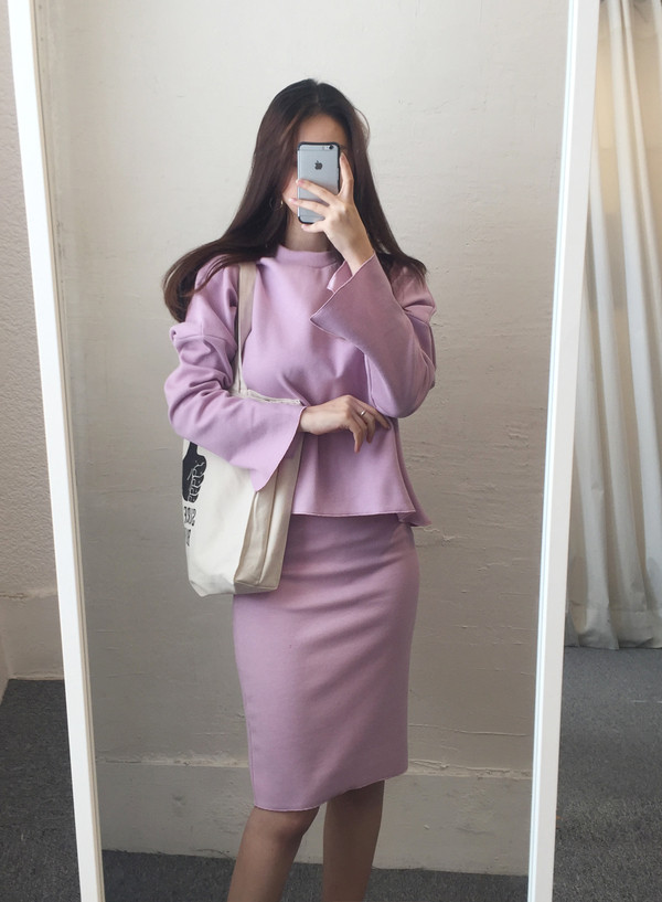 <b><p>Gold ring ears 1447 Formal styl Luxuous Run</p></b><b><p>ゴールドリングイヤリング 1447年 格式あるスタイ 豪華な ランデザイン ワンポトコーディネート</p></b><br /><br /><p align='center'>