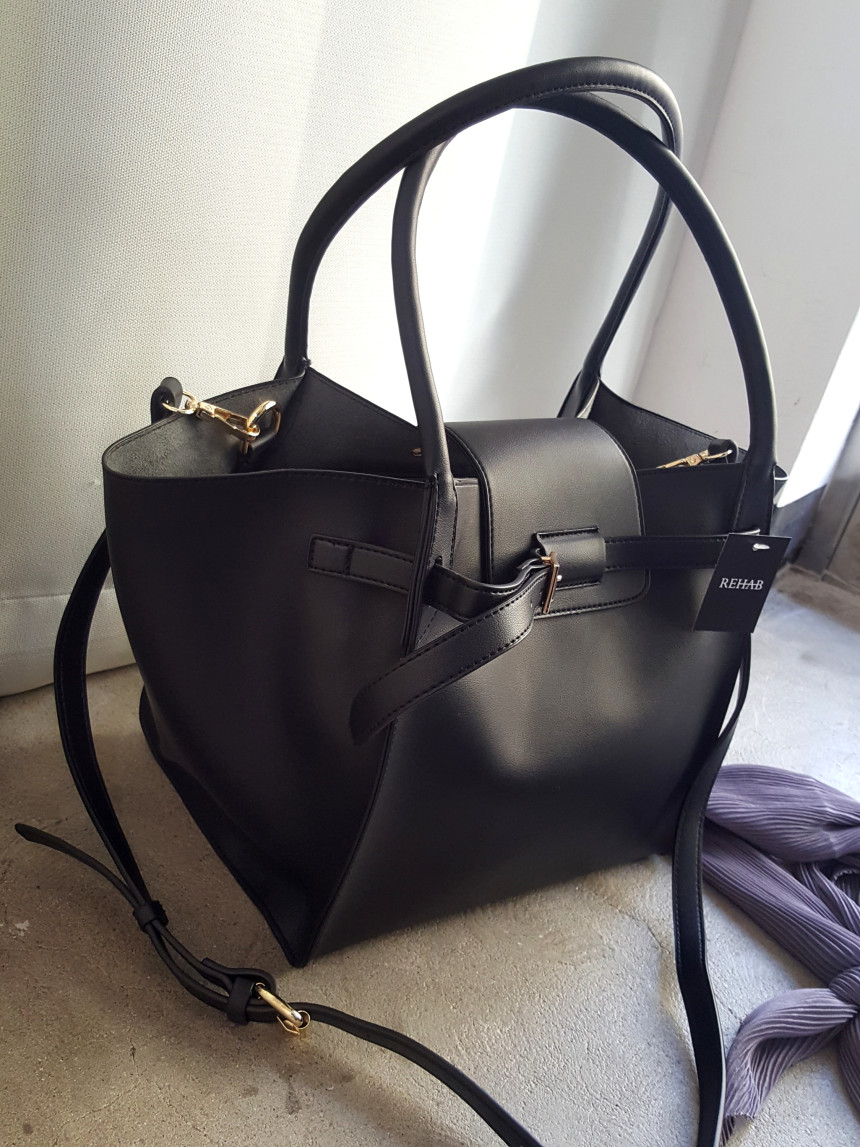 <b><p>Clooney twenties female younger Missy Lk</p></b><b><p>無排クルーニー20代の女性若いズームマミクロルックビッグバッグバケットバッグ外出ルックコーディネート</p></b><br /><br /><p align='center'>