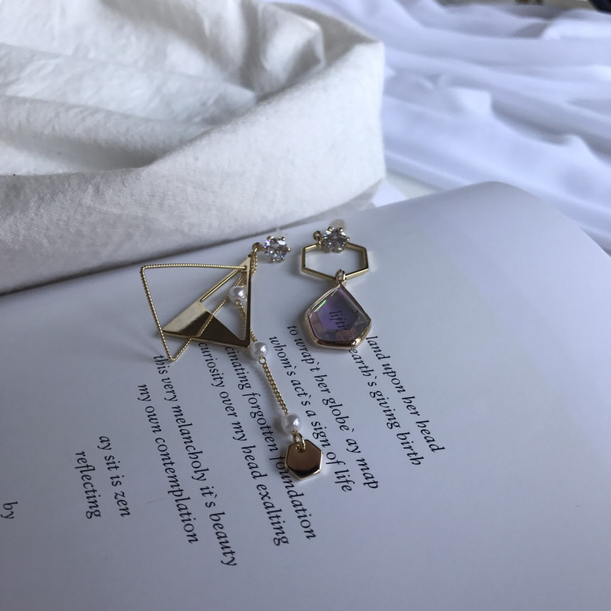 <b><p>Demang Cubic Sequins Unknown Drop earri Lce</p></b><b><p>ディマン キュービック スパンコール オンバル ドロップ イヤリング ランス ユニーク</p></b><br /><br /><p align='center'>