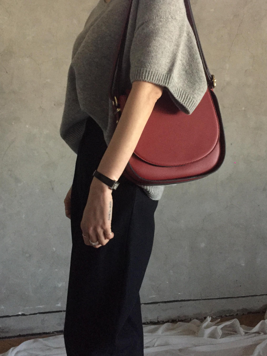 <b><p>Half-line flap shoulder 20 Women's at</p></b><b><p>ハーフラインフラップショルダー20代の女性すっきりとしたスタイル洗練されたギフトユニークなディテール</p></b><br /><br /><p align='center'>