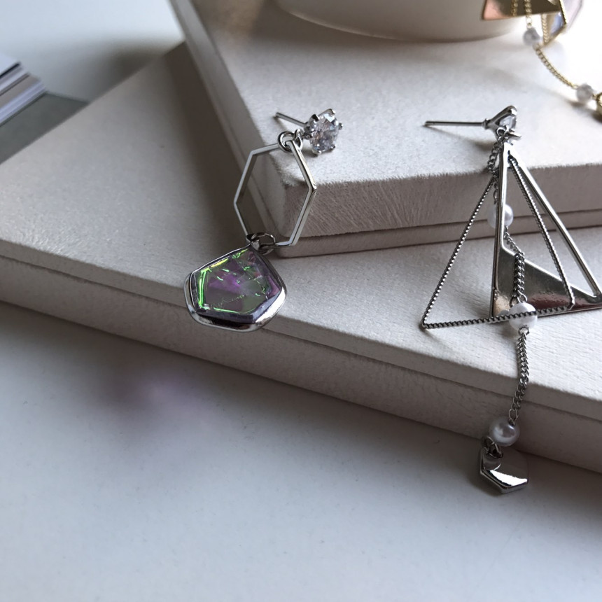 <b><p>Demang Cubic Sequins Unknown Drop earri Lce</p></b><b><p>ディマン キュービック スパンコール オンバル ドロップ イヤリング ランス ユニーク</p></b><br /><br /><p align='center'>