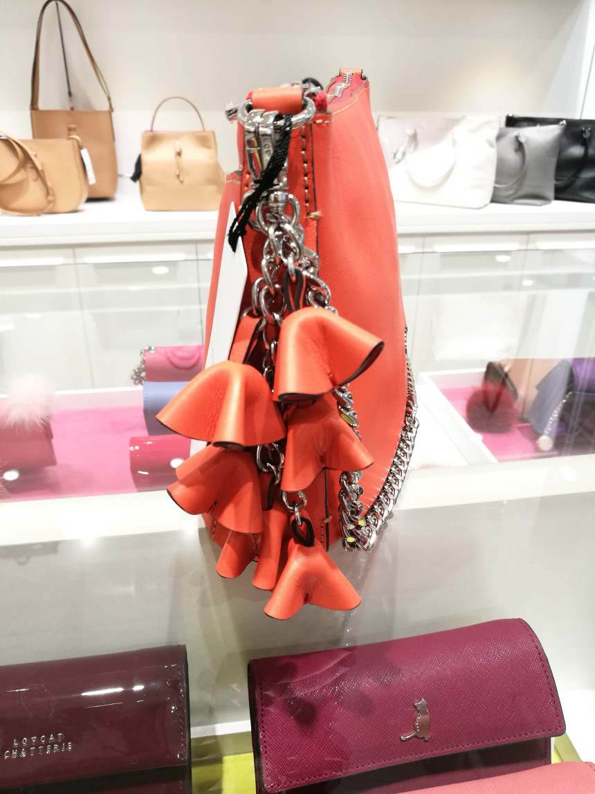 <b><p>LOVECAT Shoulder bag LHSHS014BLLC Casual</p></b><b><p>ロブケトショルダーバッグLHSHS014BLLCカジュアルな洗練されたファッション実用性の良いバッグ</p></b><br /><br /><p align='center'>