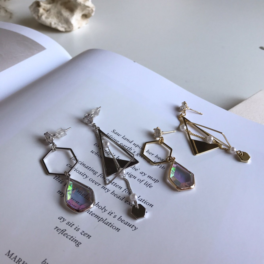 <b><p>Demang Cubic Sequins Unknown Drop earri Lce</p></b><b><p>ディマン キュービック スパンコール オンバル ドロップ イヤリング ランス ユニーク</p></b><br /><br /><p align='center'>