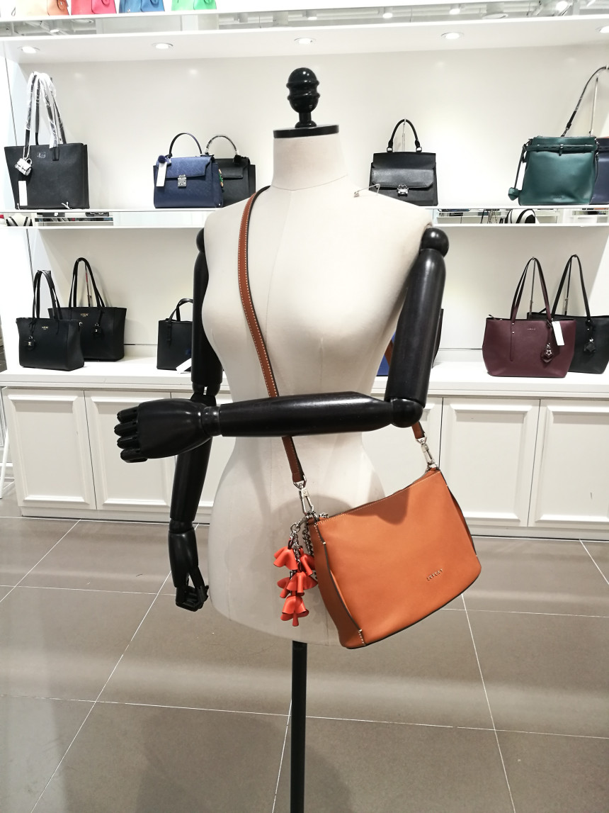 <b><p>LOVECAT Shoulder bag LHSHS014BLLC Casual</p></b><b><p>ロブケトショルダーバッグLHSHS014BLLCカジュアルな洗練されたファッション実用性の良いバッグ</p></b><br /><br /><p align='center'>