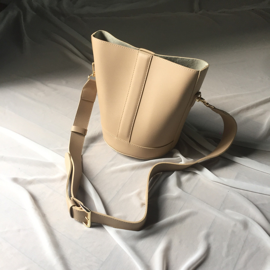 <b><p>Simple Herb Buckets 20's Womens Neat Design</p></b><b><p>シンプルヘルバケット20代の女性すっきりとしたデザインゆったりサイズの収納かわいいショルダーバッグ断</p></b><br /><br /><p align='center'>