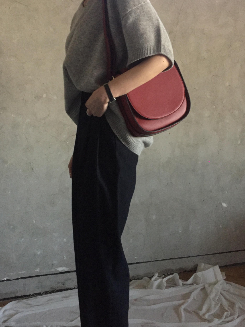 <b><p>Half-line flap shoulder 20 Women's at</p></b><b><p>ハーフラインフラップショルダー20代の女性すっきりとしたスタイル洗練されたギフトユニークなディテール</p></b><br /><br /><p align='center'>