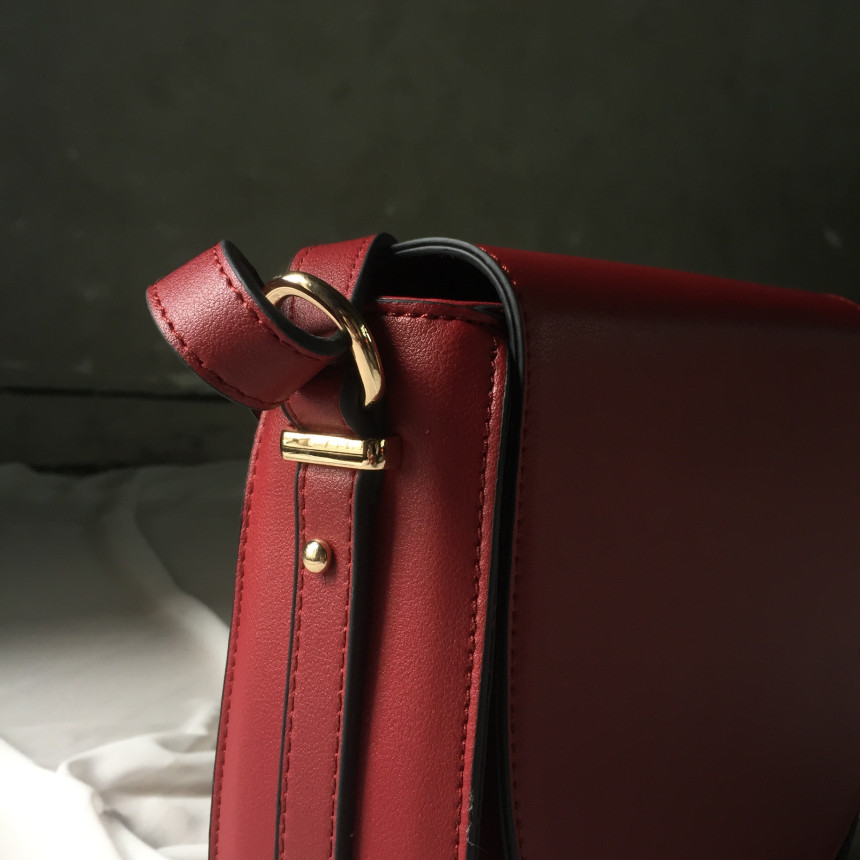 <b><p>Half-line flap shoulder 20 Women's at</p></b><b><p>ハーフラインフラップショルダー20代の女性すっきりとしたスタイル洗練されたギフトユニークなディテール</p></b><br /><br /><p align='center'>