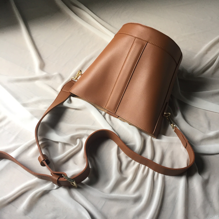 <b><p>Simple Herb Buckets 20's Womens Neat Design</p></b><b><p>シンプルヘルバケット20代の女性すっきりとしたデザインゆったりサイズの収納かわいいショルダーバッグ断</p></b><br /><br /><p align='center'>