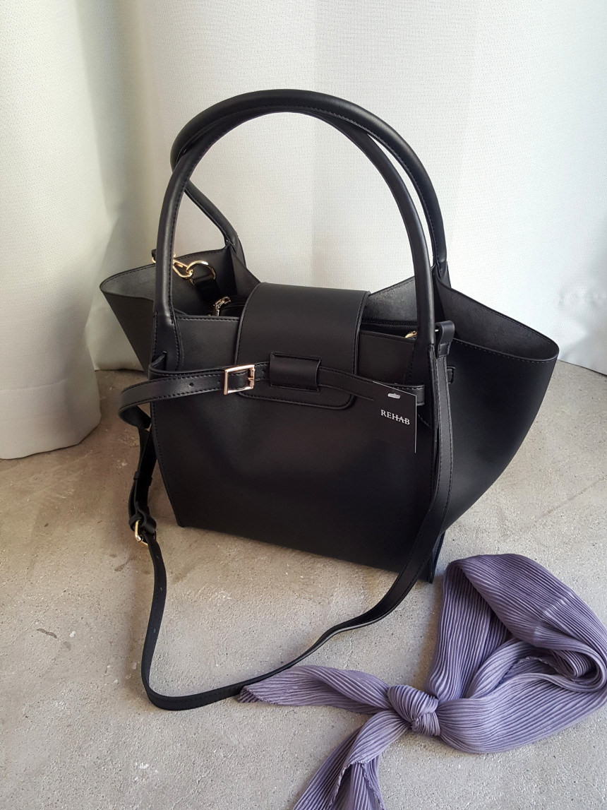 <b><p>Clooney twenties female younger Missy Lk</p></b><b><p>無排クルーニー20代の女性若いズームマミクロルックビッグバッグバケットバッグ外出ルックコーディネート</p></b><br /><br /><p align='center'>