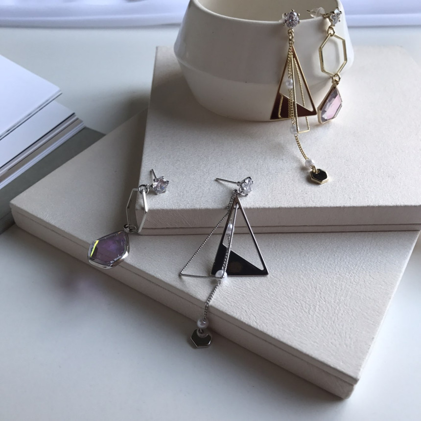 <b><p>Demang Cubic Sequins Unknown Drop earri Lce</p></b><b><p>ディマン キュービック スパンコール オンバル ドロップ イヤリング ランス ユニーク</p></b><br /><br /><p align='center'>