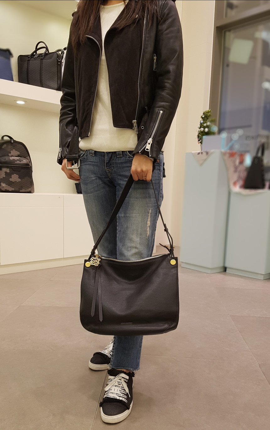 <b><p>Louis Quatorze Nural Hobo Shape lder Bag</p></b><b><p>ルイカトジュナチュラルなホーボーシェイプショルダーバッグHL3LO06BL</p></b><br /><br /><p align='center'>